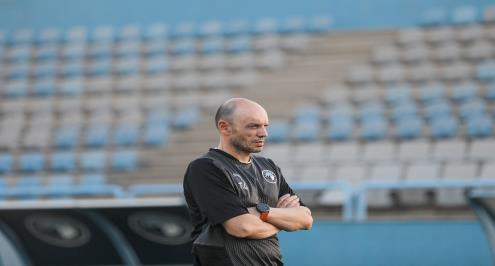 مصدر ليلا كورة: اتجاه لإقالة تاكيس بعد الهزيمة من الأهلي.. وكارتيرون الأقرب